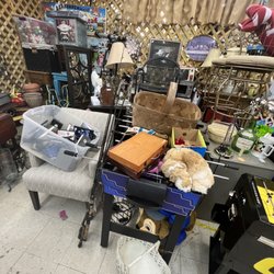 Bama Flea Mall & Antique Center - Booths