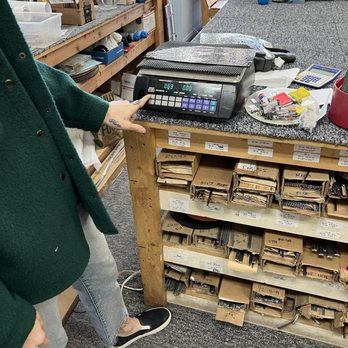 Blue Moon Glassworks - Scale for weighing glass - Art Supplies Near Me - Austin, Texas