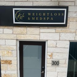 Kyle Weight Loss and Medspa - Outside - super nice shopping center! right next to my kids pediatrician!