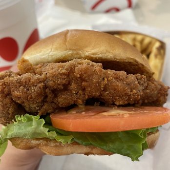 Chick-fil-A - Spicy Deluxe Sandwich - Fast Food Near Me - Bolingbrook, Illinois