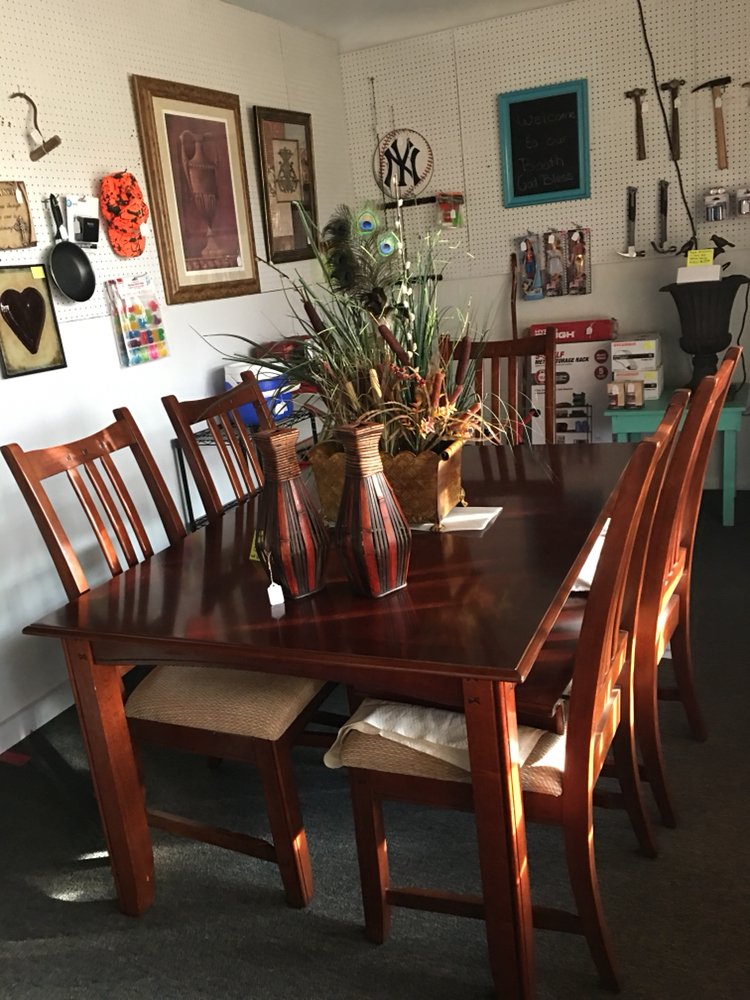 FAMILY AND FRIENDS EMPORIUM Updated October 2024 27 Photos 560 AR