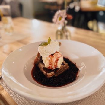 Amaro’s Table - Hazel Dell - Blackberry shortcake, good...but get the donuts and thank me later - New American Near Me - Vancouver, Washington Amaro’s Table - Hazel Dell - Blackberry shortcake, good...but get the donuts and thank me later - New American Near Me - Vancouver, Washington