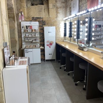 Couleur Caramel Concept Store - Makeup Artists Near Me - Paris, 75