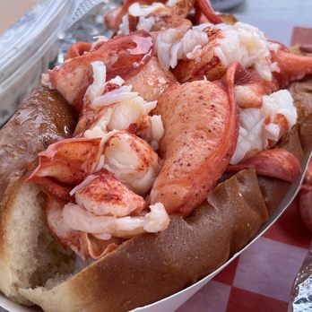 James Hook & Co - Large Lobster Roll with Butter - Seafood Near Me - Boston, Massachusetts