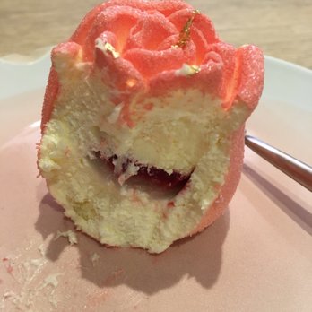 A La Mousse - Swarovski Rose - lots of mousse, very little raspberry and lychee filling - very pretty though - Desserts Near Me - Philadelphia, Pennsylvania
