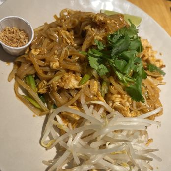 Manaow - Pad Thai w/ - Thai Near Me - Long Beach, California Manaow - Pad Thai w/ - Thai Near Me - Long Beach, California