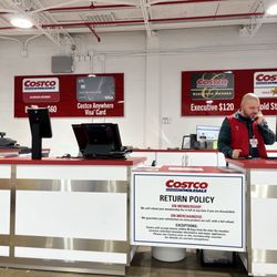 Costco - Área de servicio, Edgar fue el que me atendió y lo realizó súper bien.