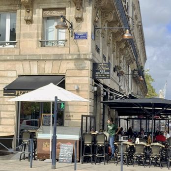 Le Miroir d'Eau - Side view of restaurant - Landmarks & Historical Buildings Near Me - Bordeaux, 33