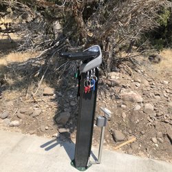 Mammoth Crossing Trail - Bike repair station