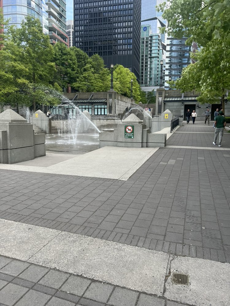 Coal Harbour Park Logo