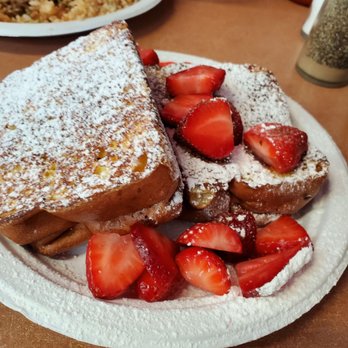 Button Up Cafe - French toast with strawberries - Breakfast & Brunch Near Me - Pearl City, Hawaii