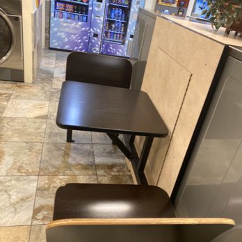 Spot Laundromat - Seating in laundromat - Laundromat Near Me - Hagerstown, Maryland Spot Laundromat - Seating in laundromat - Laundromat Near Me - Hagerstown, Maryland