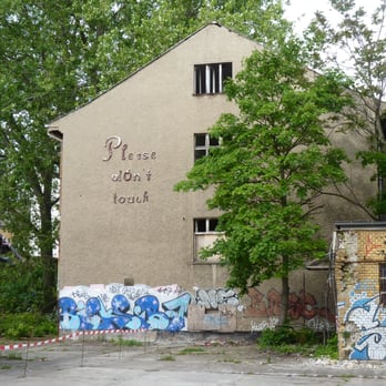 Transformatorenhaus - Früher "Poliklinik Karl Liebknecht", Südseite, aufgenommen 23.05.2010 - Apartments Near Me - Berlin, BE