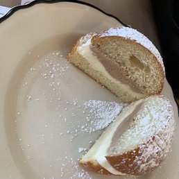 Ice cream on a brioche bun w/powdered sugar