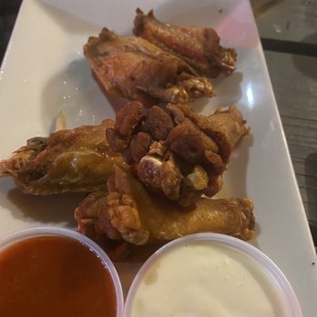 Bridie's Bar & Grill - Wings were good - Pubs Near Me - Middle Village, New York