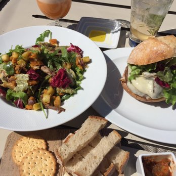 Porto Cruz - Unusual mackerel salad and best plate - mushroom burger - Wineries Near Me - Vila Nova de Gaia, 13