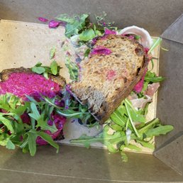 Hummus toast with prosciutto with prebiotic soda raspberries. Fantastic! Hummus toast with prosciutto with prebiotic soda raspberries. Fantastic!