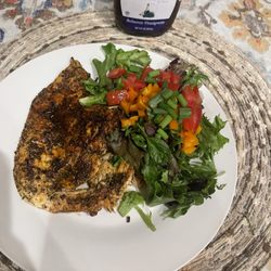 Red Mountain Weight Loss - Herb crusted chicken and salad with Walden farms balsamic vinegar dressing under 400 calories