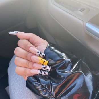 Oscar Nail Lounge - Nail Salons Near Me - Plano, Texas