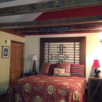 J Palen House - Roost - upstairs bedroom - Bed & Breakfast Near Me - Cleveland, Ohio J Palen House - Roost - upstairs bedroom - Bed & Breakfast Near Me - Cleveland, Ohio