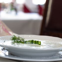 Restaurant Am Alten Rhin - Geeiste Gurkensuppe mit gehackten Wallnüssen und frischem Dill im Hotel Am Alten Rhin