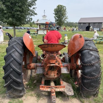 Pingle's Farm Market - Farmers Market Near Me - Hampton, Ontario