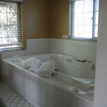 Candle Light Inn - jacuzzi tub--big! - Hotels Near Me - Carmel, California