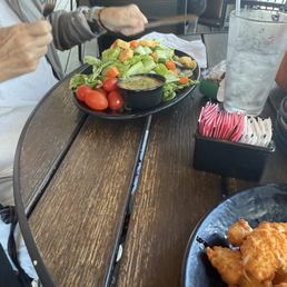 Salad / lettuce croutons and tomato's