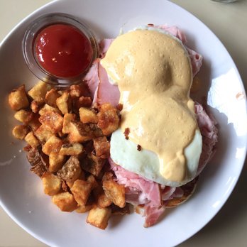 Wood - Benedict with deep fried breakfast potatoes - Bars Near Me - Chicago, Illinois Wood - Benedict with deep fried breakfast potatoes - Bars Near Me - Chicago, Illinois