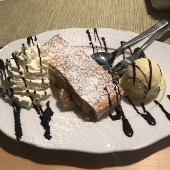Münchner Hofbräu - Apfelstrudel mit Eis und Sahne - German Near Me - Coburg, BY Münchner Hofbräu - Apfelstrudel mit Eis und Sahne - German Near Me - Coburg, BY