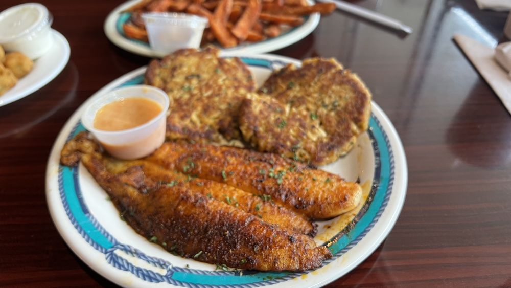 Junior's Seafood Restaurant & Grill Image