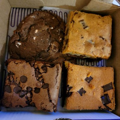 Insomnia Cookies by null