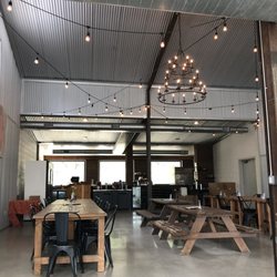 Hamilton Pool Vineyards - Inside the tasting room