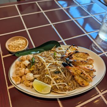Dalah - Pad thai with grilled tiger shrimp - Thai Near Me - Pasadena, California Dalah - Pad thai with grilled tiger shrimp - Thai Near Me - Pasadena, California