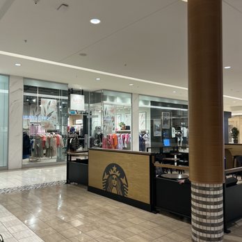 Starbucks - the inside of a starbucks coffee shop - Coffee & Tea Near Me - Mont-Royal, Quebec Starbucks - the inside of a starbucks coffee shop - Coffee & Tea Near Me - Mont-Royal, Quebec