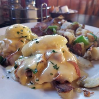 Mountain Top Cafe - Eggs Benedict with Country Potatoes - American Near Me - Phelan, California