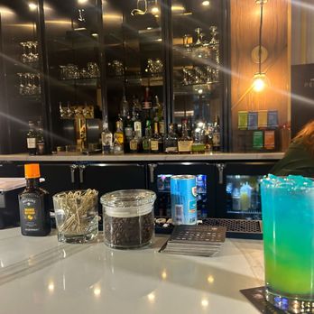 Courtyard by Marriott Cincinnati Downtown - Bar located on the second floor of the hotel. - Hotels Near Me - Cincinnati, Ohio