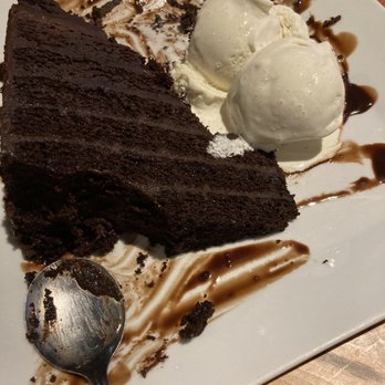 Ford's Garage Plano - Massive chocolate cake & vanilla bean ice cream 10/10 - Burgers Near Me - Plano, Texas Ford's Garage Plano - Massive chocolate cake & vanilla bean ice cream 10/10 - Burgers Near Me - Plano, Texas
