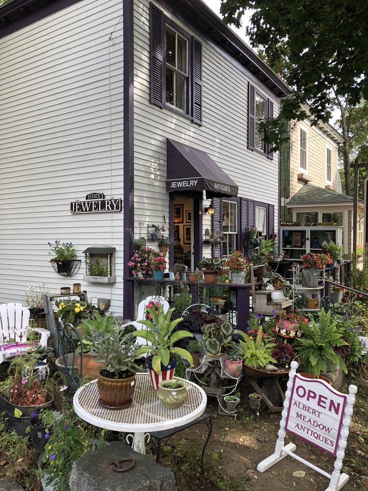 ALBERT MEADOW ANTIQUES Updated September 2024 8 Albert Mdws, Bar