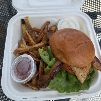 Periwinkle Kitchen - Chicken sandwich - American Near Me - Johns Island, South Carolina Periwinkle Kitchen - Chicken sandwich - American Near Me - Johns Island, South Carolina