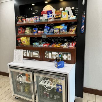 Hampton Inn Charlottesville - Snacks - Hotels Near Me - Charlottesville, Virginia