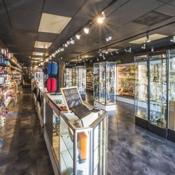 Amsterdam Smoke & Vape Shop - A glance at our wide range of products like Smoke buddies, cream chargers, and RooR Glass.