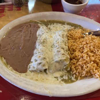 Los Chilakillers - Green chicken Enchilada Dinner - Mexican Near Me - Austin, Texas
