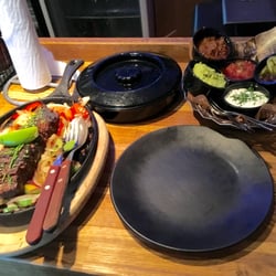Restaurang Texas Longhorn - Beef fajitas...great meat, and surprisingly fresh guacamole and flour tortillas!!