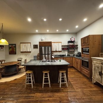 Riverside Farm - Inside of Suite - Venues & Event Spaces Near Me - Pittsfield, Vermont Riverside Farm - Inside of Suite - Venues & Event Spaces Near Me - Pittsfield, Vermont
