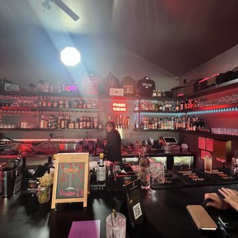 Thieves - Inside - Cocktail Bars Near Me - Indianapolis, Indiana