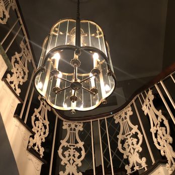 Grandiflora Bed & Breakfast - Chandelier - Bed & Breakfast Near Me - Laurel, Mississippi