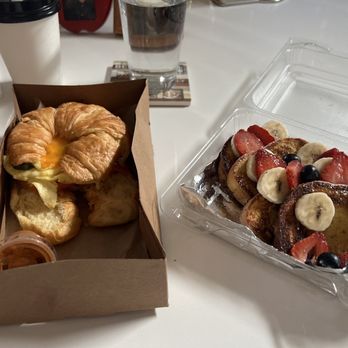 Zweet Cafe - Breakfast Sandwich and French Toast with Fruit - Coffee & Tea Near Me - Los Angeles, California