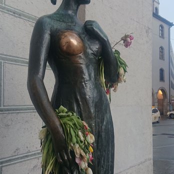 Juliet Capulet Statue - Landmarks & Historical Buildings Near Me - Munich, BY