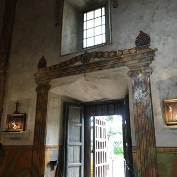 Mission Santa Barbara - Museums Near Me - Santa Barbara, California